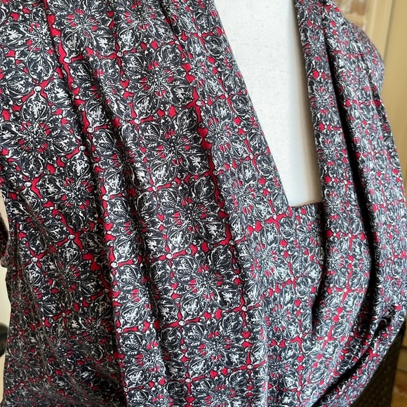 Como Gray & Red Paisley Sleeveless Wrap Top Side Zip Stretch Cotton Size Large - Picture 2 of 8